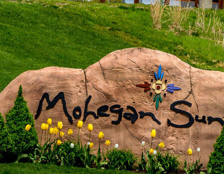 Il visitatore di Mohegan Sun vince il jackpot progressivo Super 4 da $ 483.000